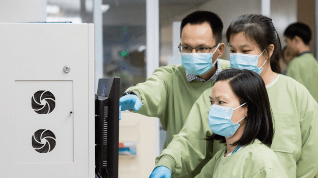 Assoc. Prof Le Van Tan, Head of the Emerging Infections research team at the Oxford University Clinical Research Unit (OUCRU), collaborates with colleagues to analyse the test results in the search for the causative agent of emerging infections