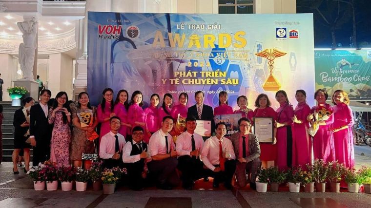 Group photo of the Vietnam 2023 Medical Achievement Award